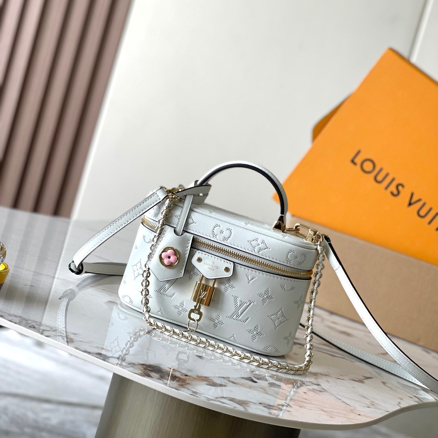 LV M11298white