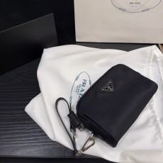 Prada clutch 16.11