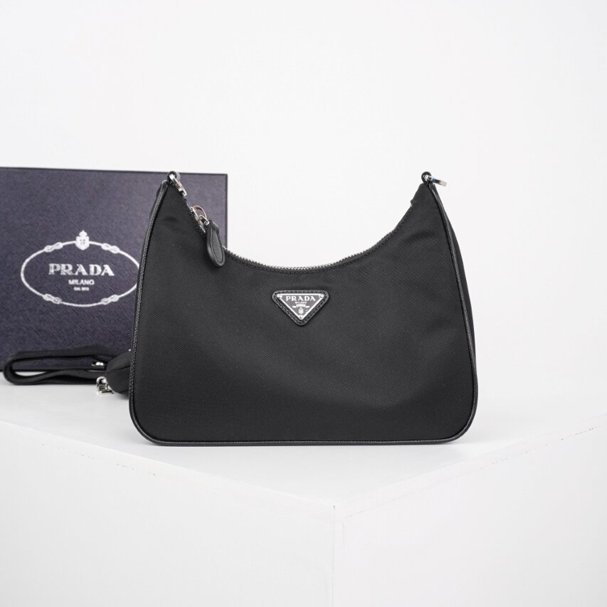 Prada clutch 22cm