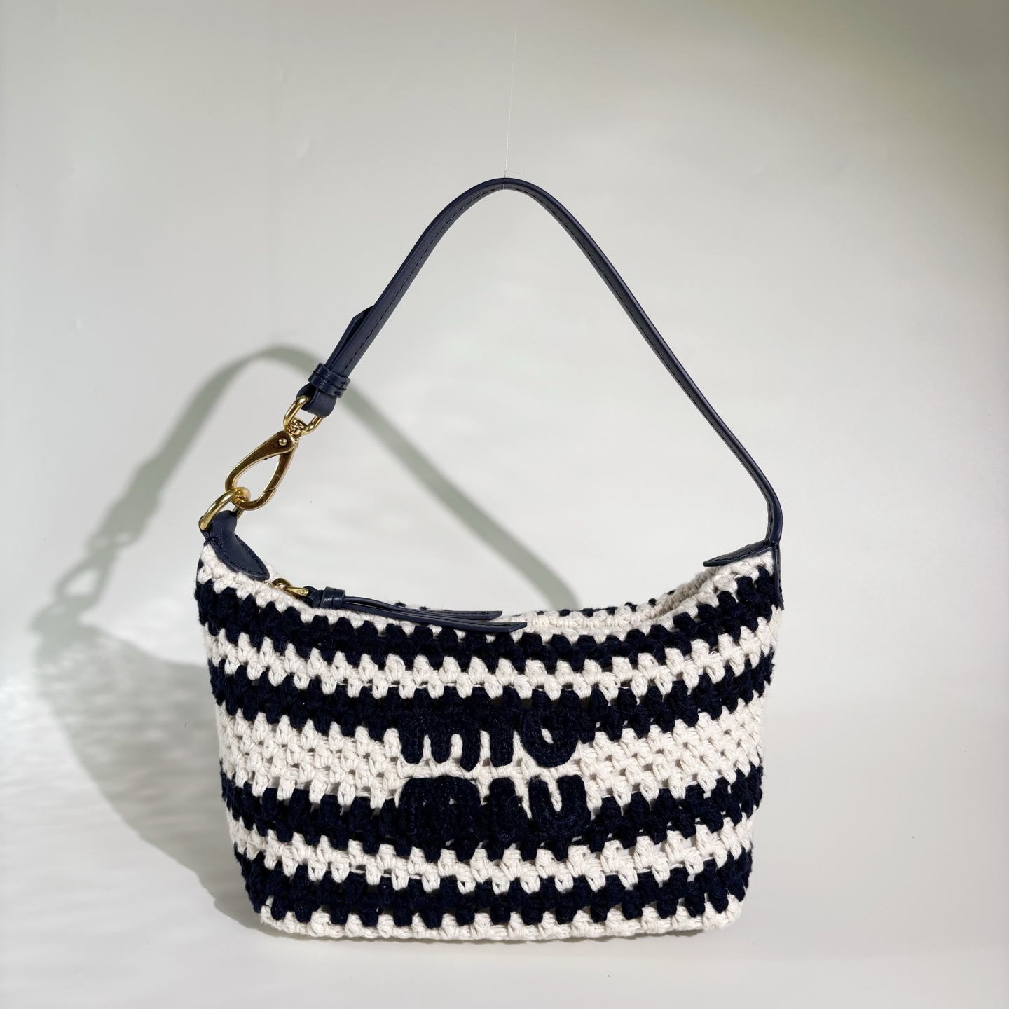 미우미우 스트라이프 크로셰 숄더 백