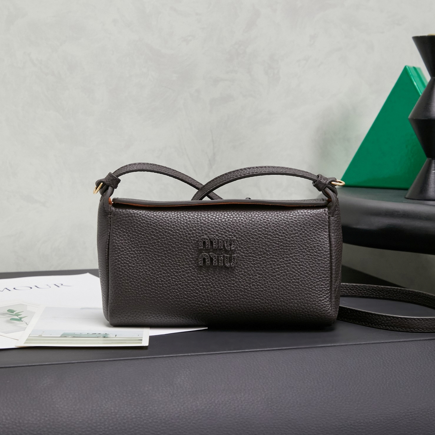 미우미우 다크 브라운 송아지 가죽 레터링 로고 미니백