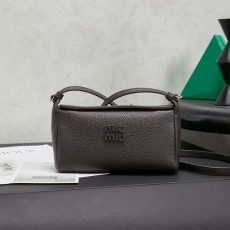 미우미우 다크 브라운 송아지 가죽 레터링 로고 미니백