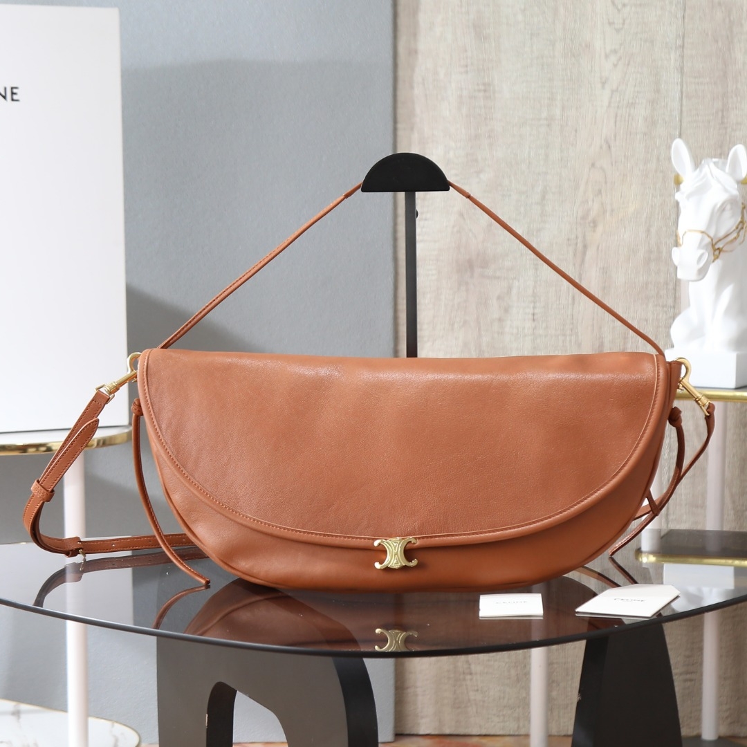 셀린느 하프문 소프트 트리옹프 백