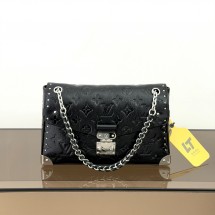 루이비통 트렁키 모노그램 사가 블랙 체인 숄더백