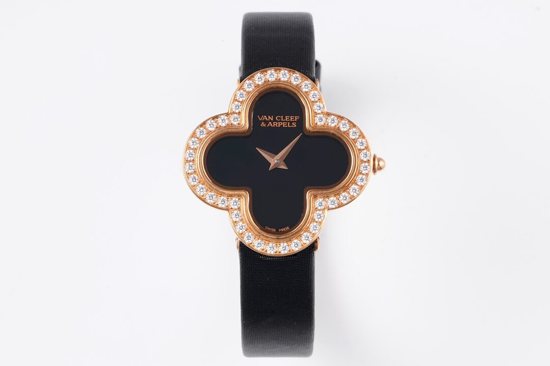 Van cleef  Arpels a four-leaf plant